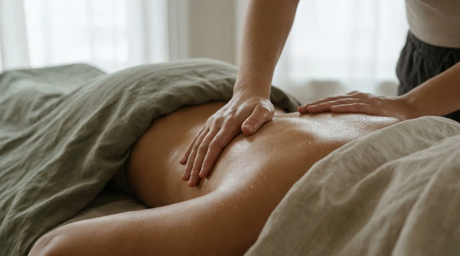 A hand-worked oil massage along the back